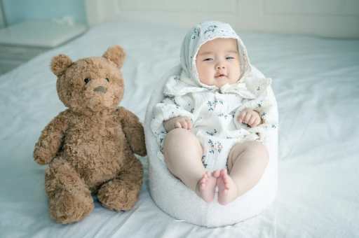 涿州宝宝吃不饱母乳的症状